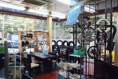 KR&TREND KASAMA RACING SERVICE:店内