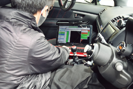 最新ツールを駆使して行う
現車合わせセッティング