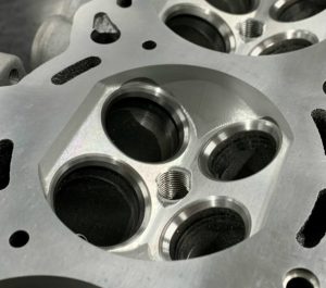 HKSの熟練メカニックが組み上げるBNR34/BCNR33/BNR32用の『コンプリートエンジンRB26  2.8L STEP2  V-CAM』 - rb_head