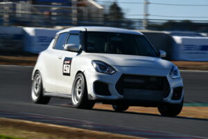 エイリアンテックジャパンZC33Sスイフトスポーツ「車重834㎏にトルク36.1㎏-m ！初参戦でZC33S最速奪取」REVSPEED筑波スーパーバトル - DSC_0832