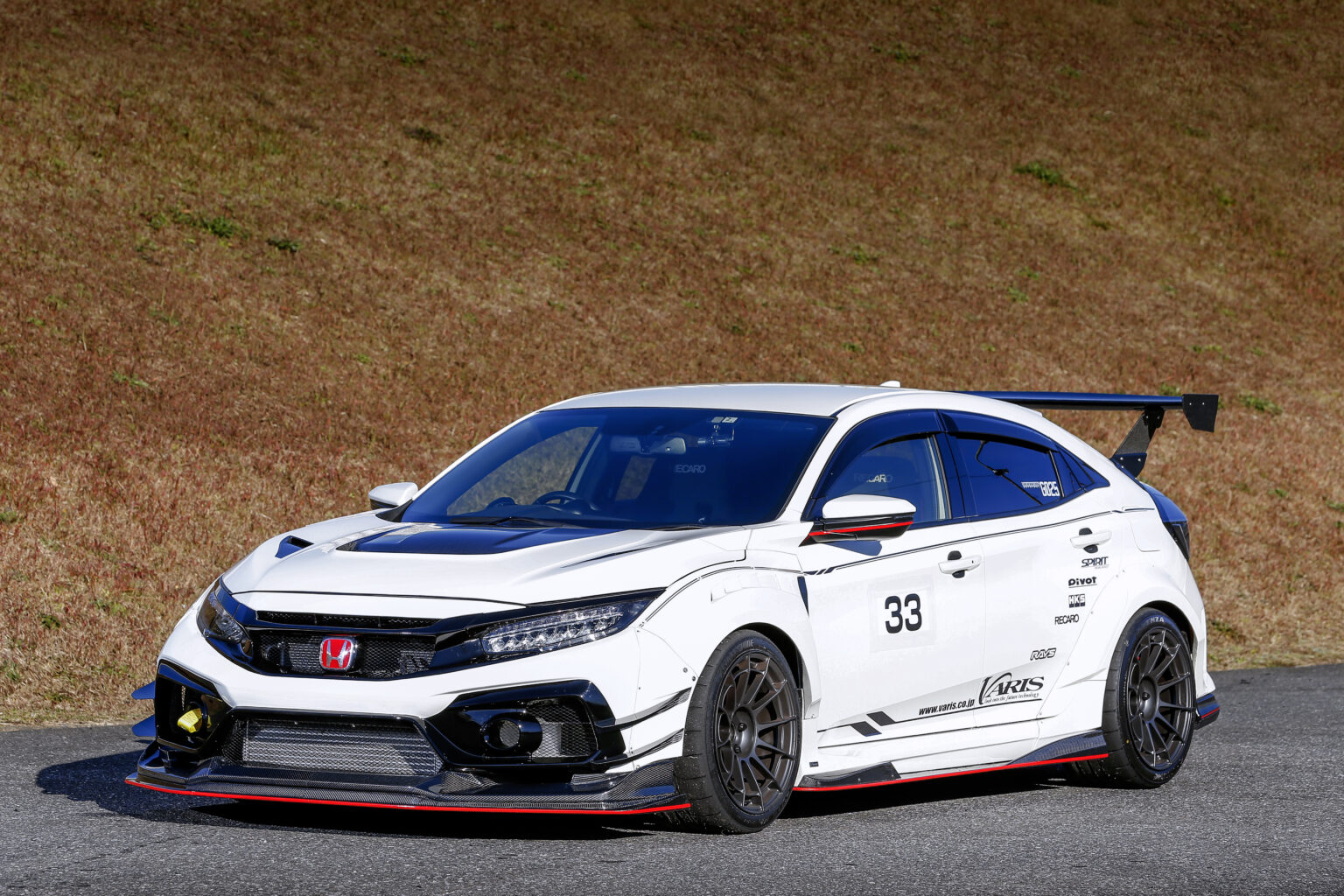 VARIS with BOSS FK8 シビック タイプR 「 ECUチューンの350ps仕様で1分2秒台！ワイドボディキットの優位性 ...