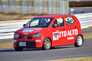 ズィーツーオート　HA36Sアルト「みんなで走ってエンジョイできる軽自動車耐久レース参戦車をアピール」REVSPEED筑波スーパーバトル - IKE1202 (1420)