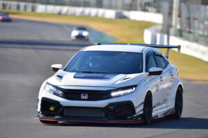 VARIS with BOSS  FK8 シビック タイプR 「 ECUチューンの350ps仕様で1分2秒台！ワイドボディキットの優位性」REVSPEED筑波スーパーバトル - IKE1202 (390)