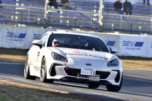 ドライバーズカフェ フォレスト ZD8 BRZ 「オートポリスのナンバー付きレースにも参戦開始」REVSPEED筑波スーパーバトル - _NY41546