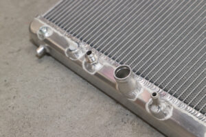 K＆GからZC33Sスイフトスポーツ用オイルクーラー内蔵アルミラジエーター が登場【K&G-C72ラジエーター】 - BN8I0007