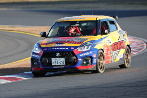 筑波スーパーバトル「全日本ジムカーナ選手権タイムアタック車両紹介」ZC33S SWIFT Sport（AT）　BC1クラス　安木美徳 - 045A9888