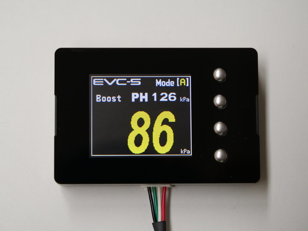 シンプル操作のブーストコントローラー「EVC‐S」 が視認性に優れたカラー 液晶に進化