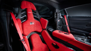スープラ(3.0L)の一部改良モデルとともに、現行スープラ生産終了の集大成として“A90 Final Edition”を限定発売！　オイルパンバッフルや低背圧キャタ、チタンマフラー、KWサス、ピロも備える。 - 14