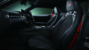 スープラ(3.0L)の一部改良モデルとともに、現行スープラ生産終了の集大成として“A90 Final Edition”を限定発売！　オイルパンバッフルや低背圧キャタ、チタンマフラー、KWサス、ピロも備える。 - 7