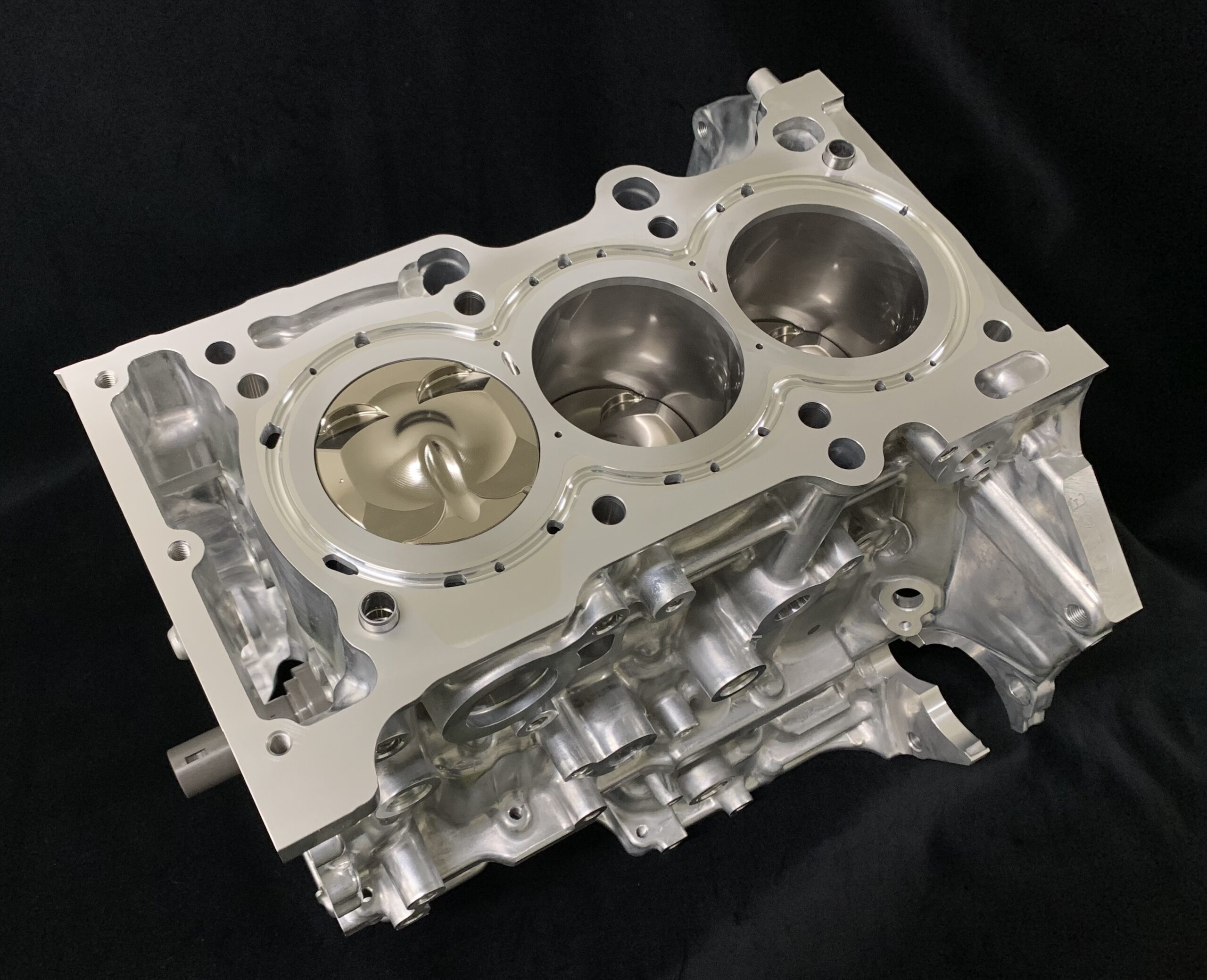 HKSがG16E-GTSエンジン向けに「トリプルタンブル」ピストンと排気量