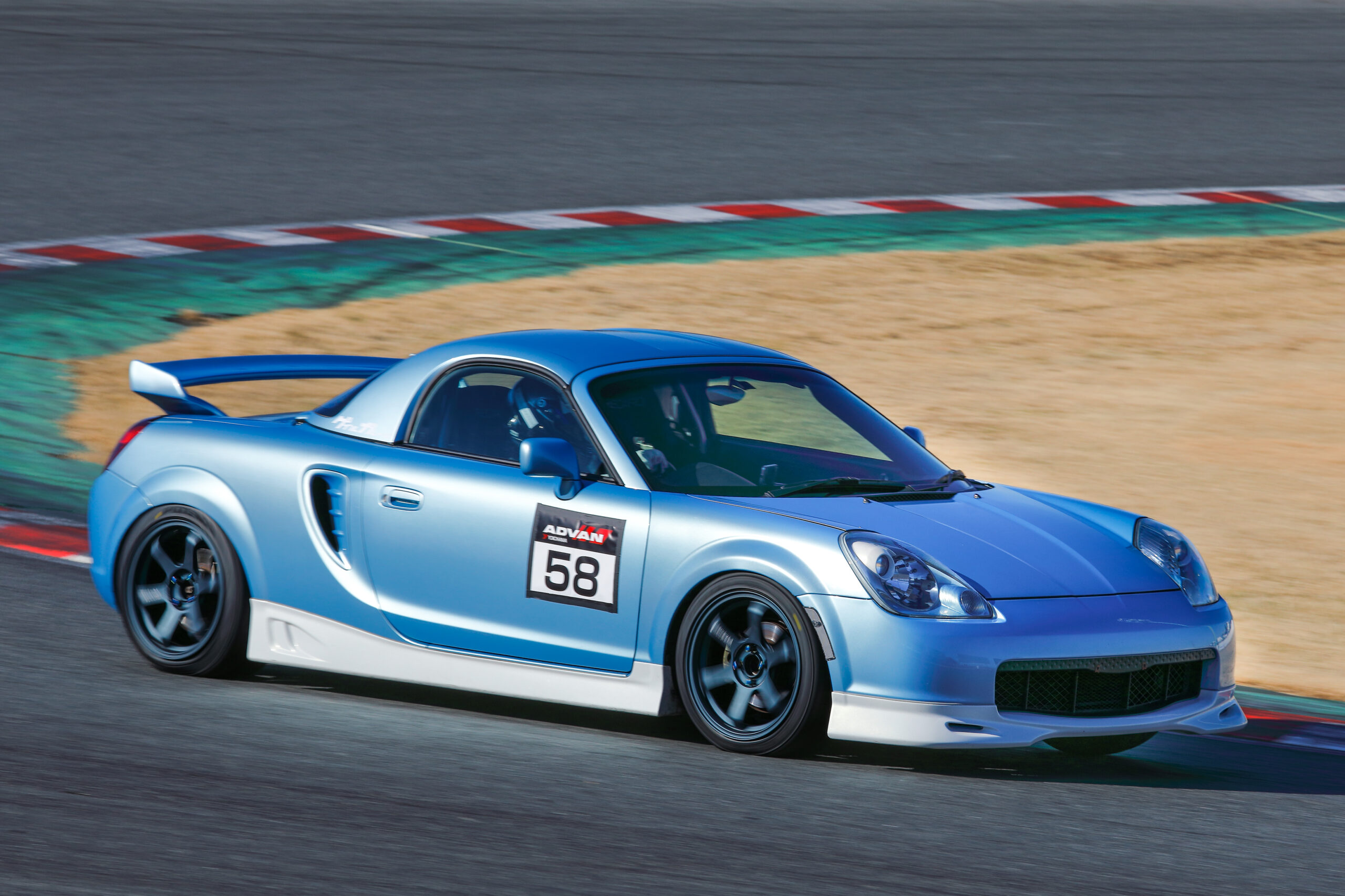やり過ぎない通勤仕様でサーキットを楽しむ「Gale Garage ZZW30
