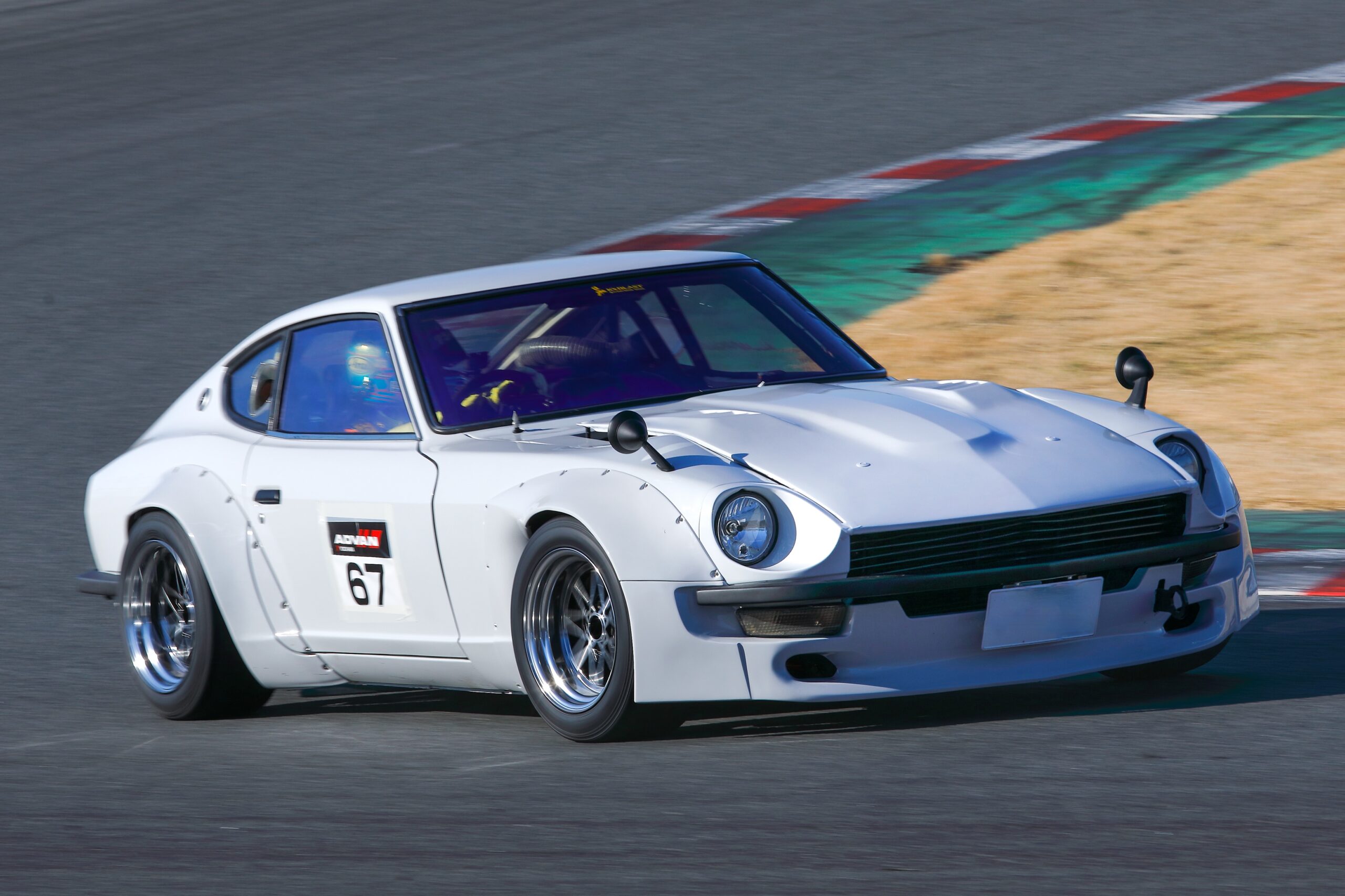 NISSAN フェアレディS30ボディ 1/18 NISSAN Fairlady Z (S30) Blue 湾岸MIDNIGHT Devil's Z