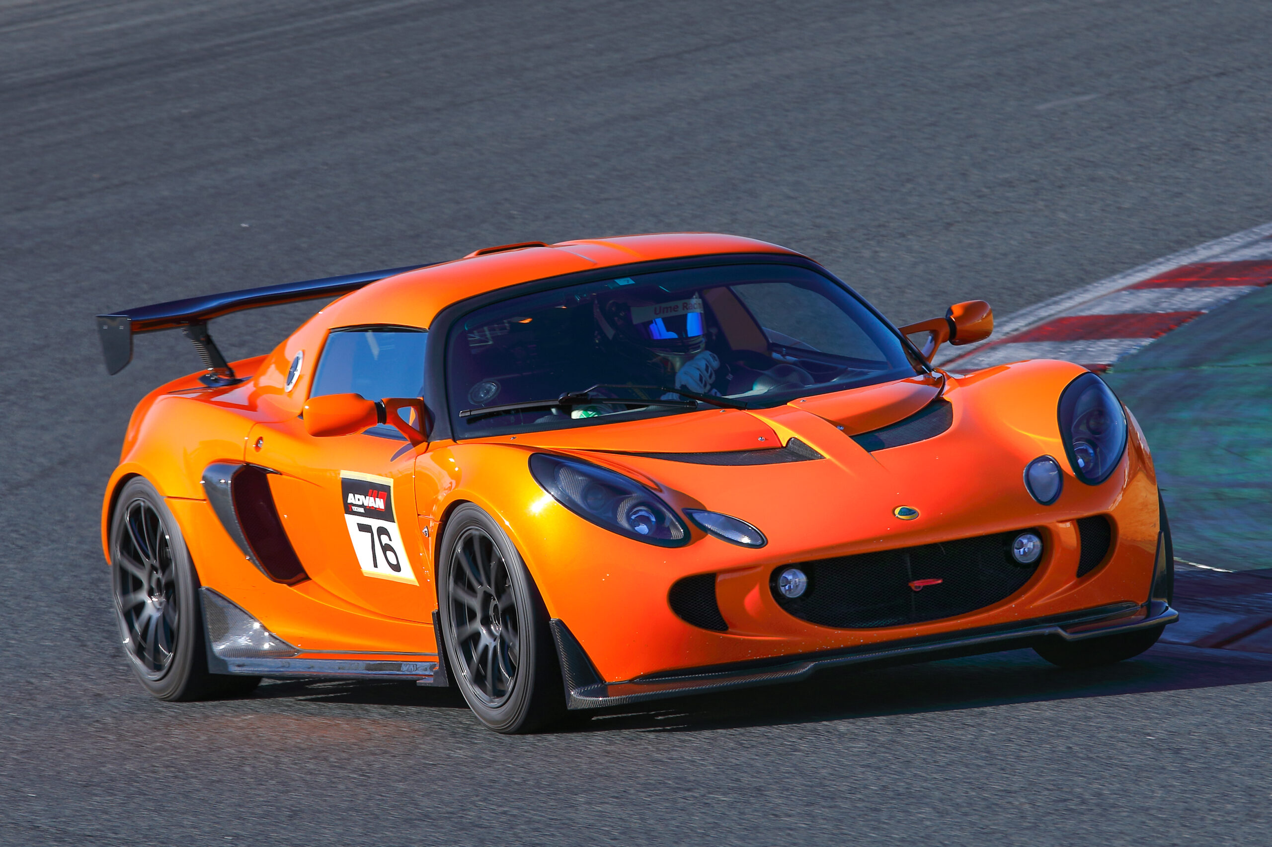 むぎ様リクエスト リアヘビーが気になりルーフをカーボン化「梅田 剛 EXIGE Sr.2