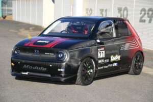 ホンダアクセス有志によるチャレンジ　フルカーボンボディを纏うホンダｅ　〜REVSPEED筑波スーパーバトル〜 - INU_5507