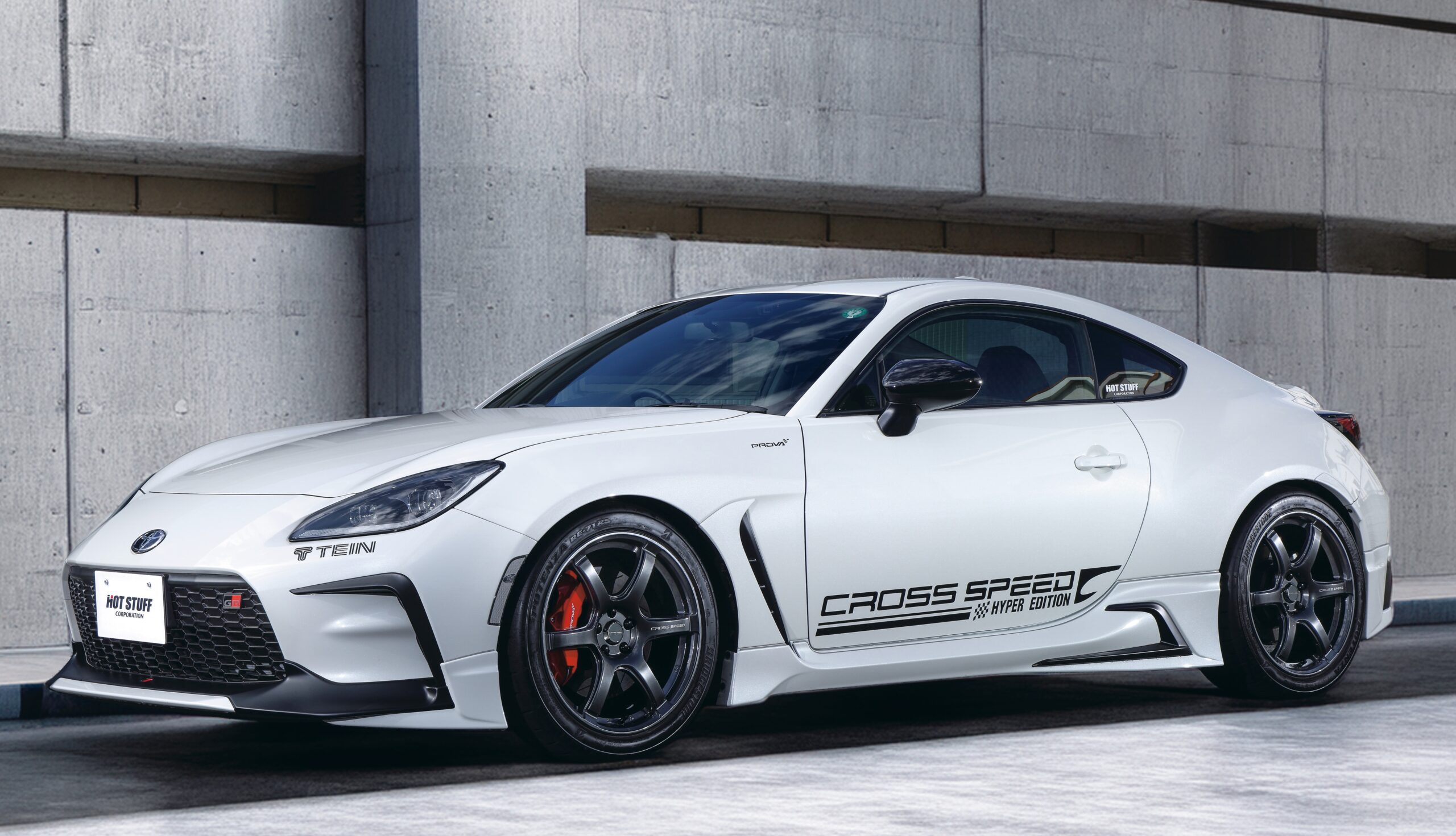 デザインと機能性で人気のRS6に新サイズ18×8.0J inset 44を追加「HOT STUFF　CROSS SPEED　HYPER EDITION　RS6」CLOSE-UP WHEEL