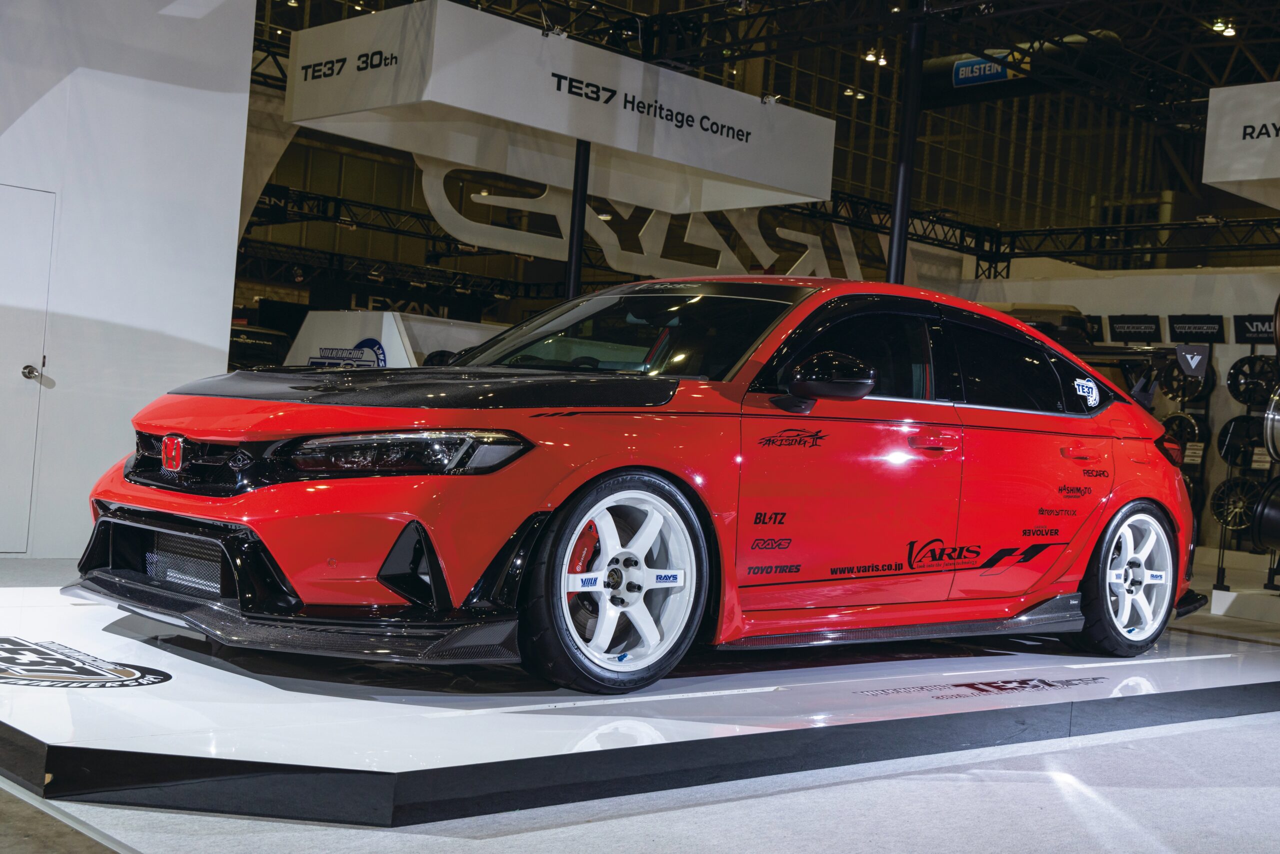 RAYS「VOLK RACINGはTE37が30周年 ステッカーとマシニングロゴの2仕様