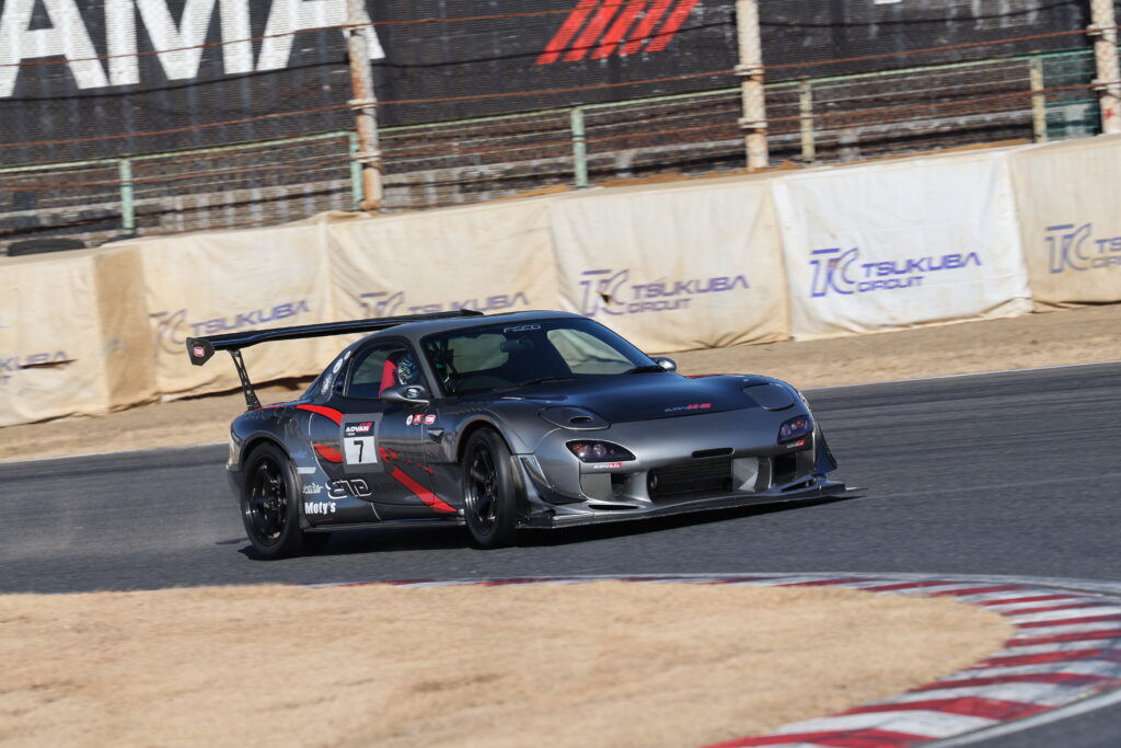 ラジアルでの目標を達成して セミスリでのアタックに移行 「藤田エンジニアリング FD3S RX-7」筑波スーパーバトル