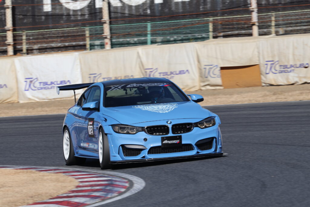 街乗りも快適な730psのハイフロータービン仕様「ASSIST F82 M4」筑波スーパーバトル