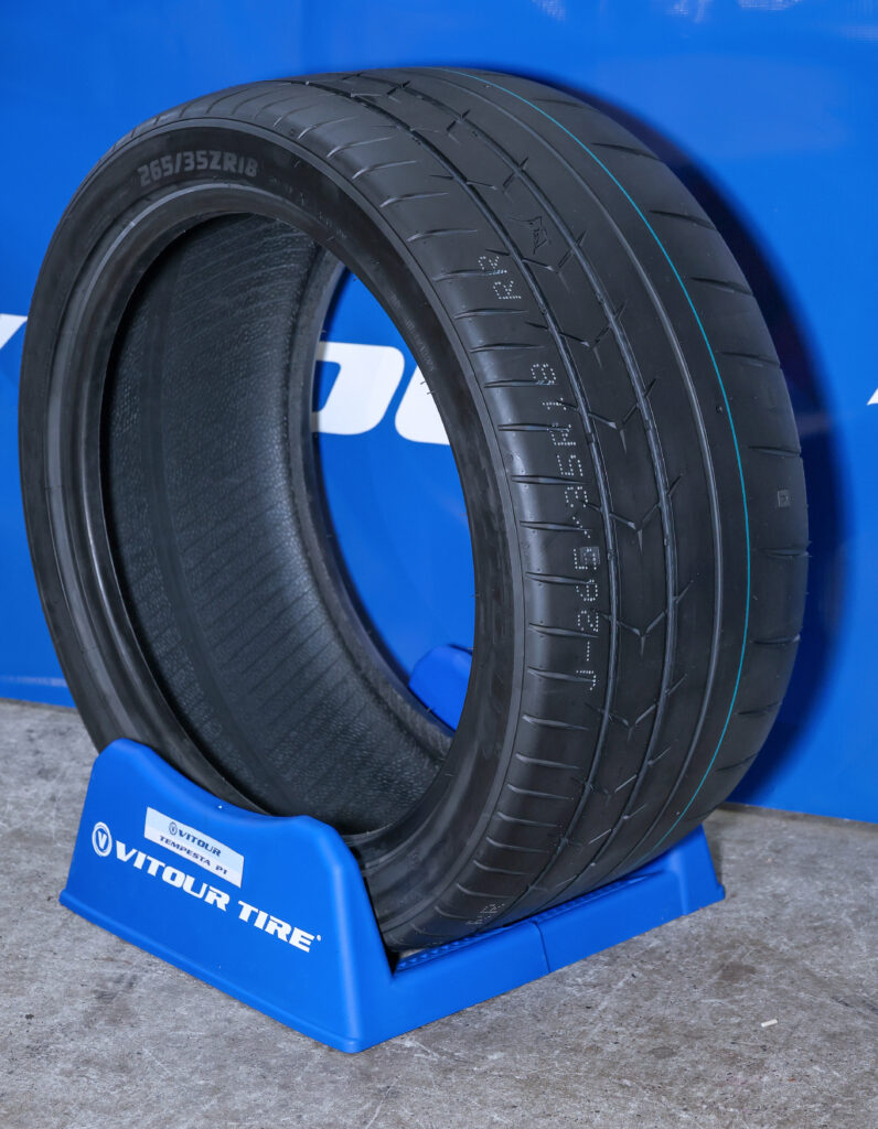 GP SPORTS×VITOUR TIRE JAPAN「サーキット走行やドリフトで『使える』 ヴィッツァタイヤを改めて訴求！」東京オートサロン