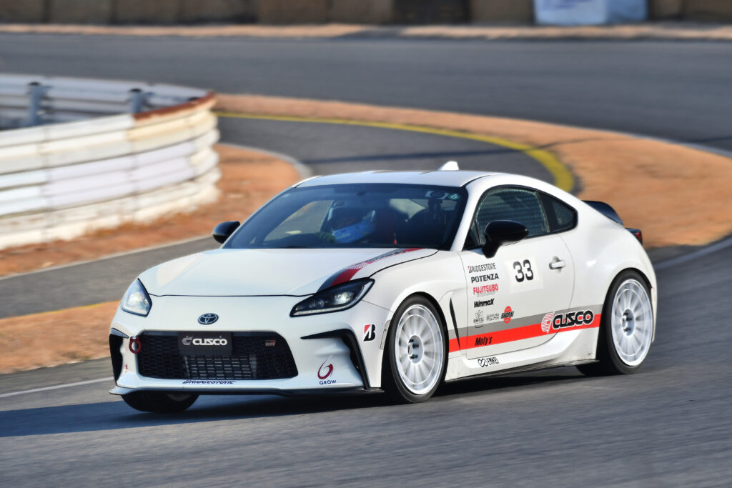 GR86/BRZプロクラスのレース仕様にターボをプラス「CUSCO ZN8 GR86」筑波スーパーバトル