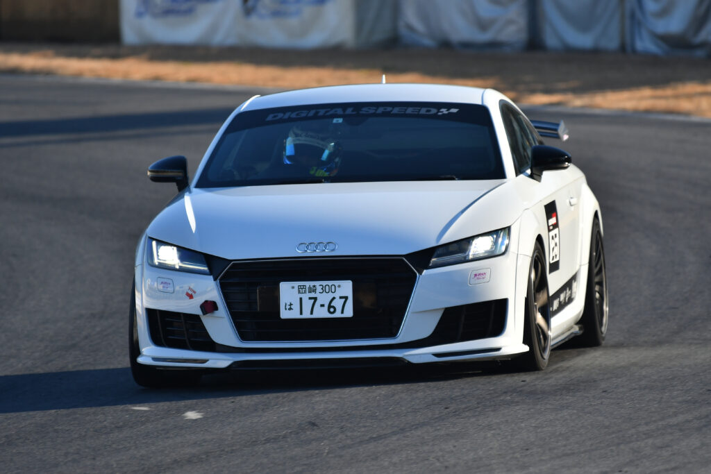 トータルチューニングで TTの好素材を引き伸ばす「モーターフィールド　アウディTT 8S（FF）」筑波スーパーバトル
