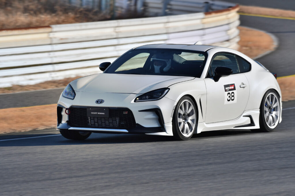 各部のピロ化で応答性を高めつつ、操る感覚と満足度を向上「コクピット館林 ZN8 GR86」筑波スーパーバトル