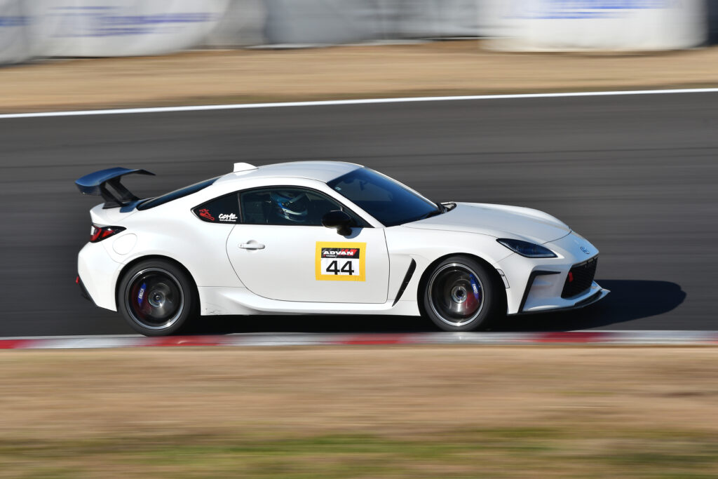 しっかりロールさせて効くL.S.D.で高旋回「COME ZN8 GR86」筑波スーパーバトル