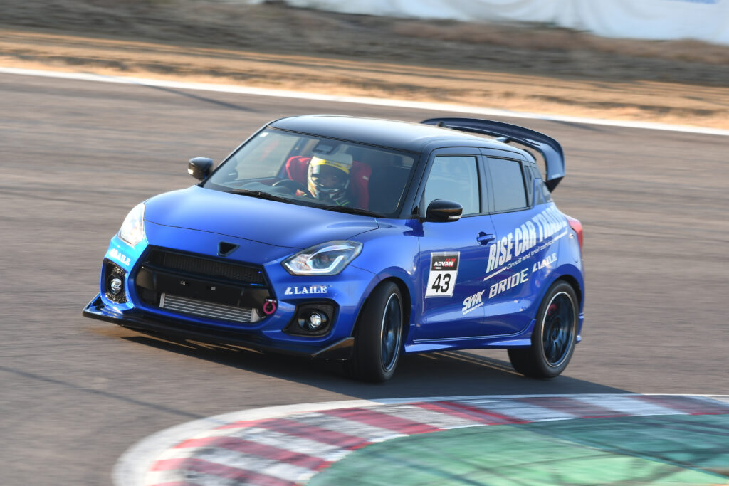 信頼できるパーツを厳選して構成「ライズカートレード ZC33S SWIFT Sport」筑波スーパーバトル