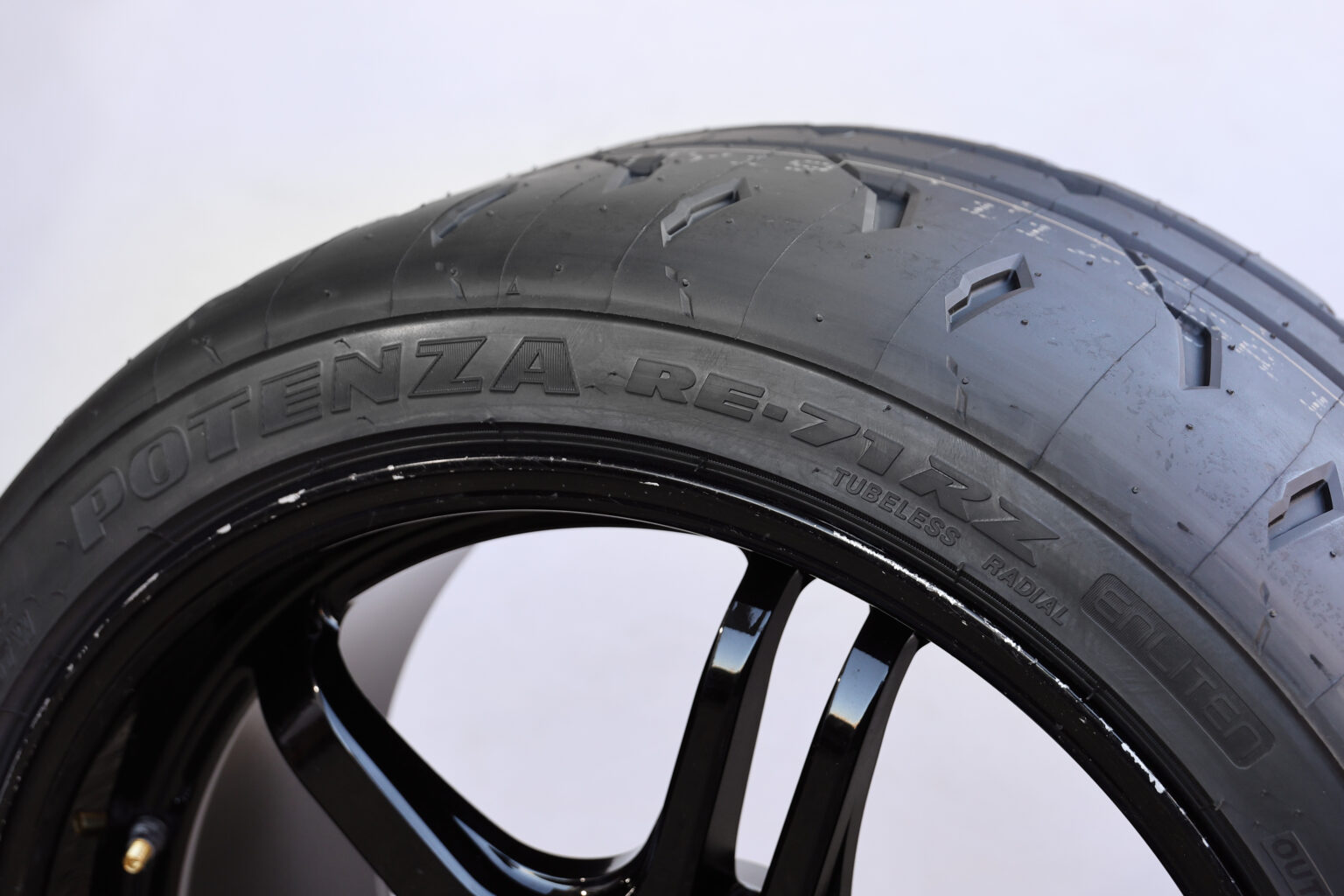 筑波スーパーバトルで投入された新作タイヤ『POTENZA RE-71 RZ』の実力を検証！ - REVSPEED