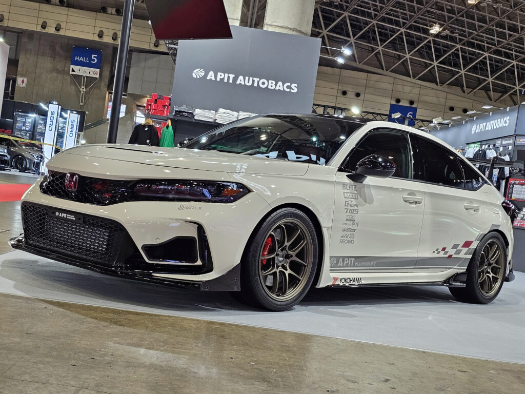 A PIT AUTOBACS「具現化したサンプル車両で親しみやすいカスタマイズの提案」東京オートサロン