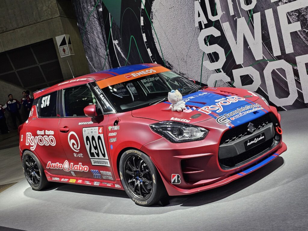 スズキ「オートラボのスーパー耐久参戦車両ZC33Sを展示」東京オートサロン2026