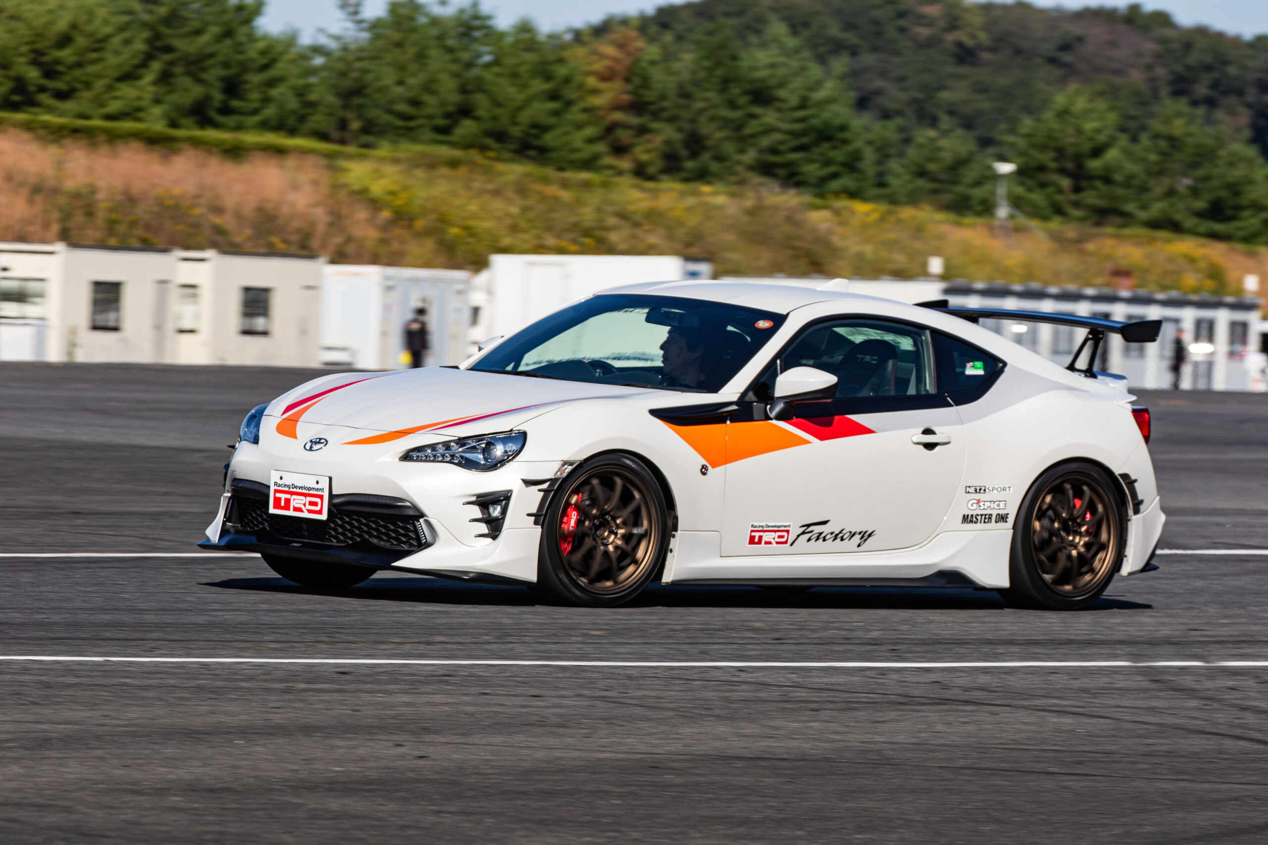 なりごん TRD 86「14R-60に近い乗り味に変えるボディ補強パッケージに注目