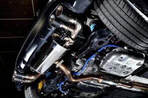 FUJITSUBO「ロードスター12Rにオプション設定される A-RMチタニウムモデルやFD3S用レガリスも展示」東京オートサロン - P61-10-