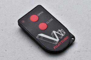 FUJITSUBO「ロードスター12Rにオプション設定される A-RMチタニウムモデルやFD3S用レガリスも展示」東京オートサロン - P61-20