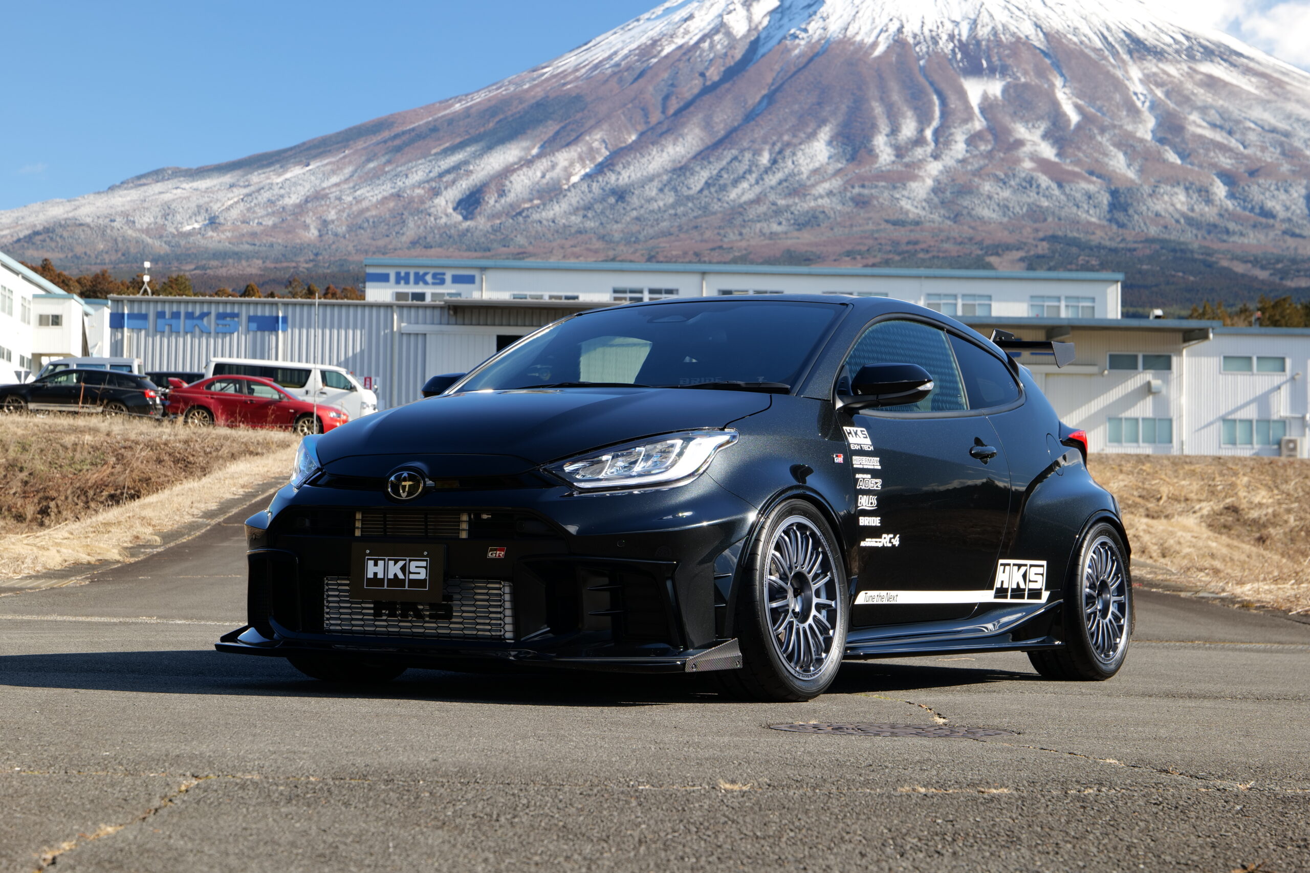 HKSがGRヤリス用フェンダーモールを発売   16mmワイドでホイール選びの幅も広げる