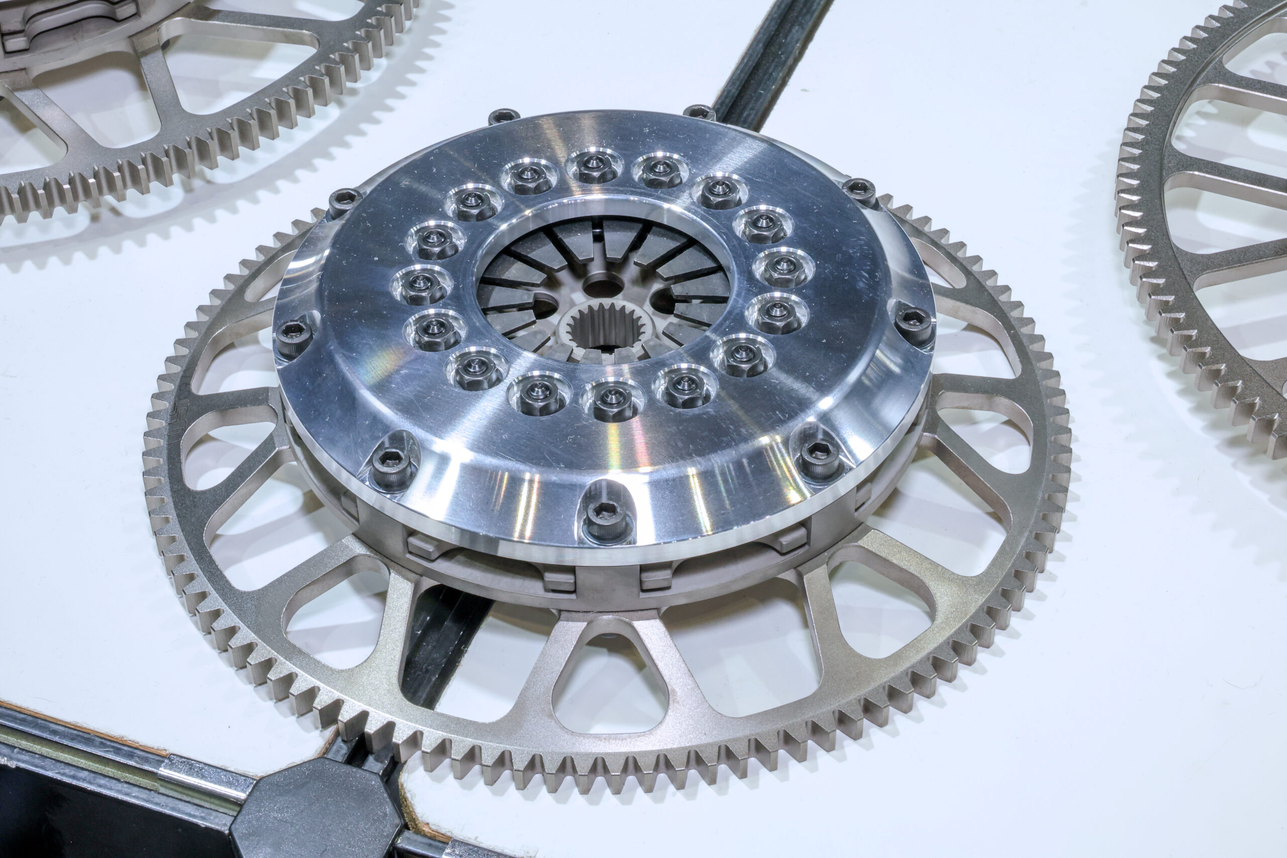 【新車】ossoLuka OS技研「究極の軽量クラッチ Zero Loss Clutch とは」東京オートサロン