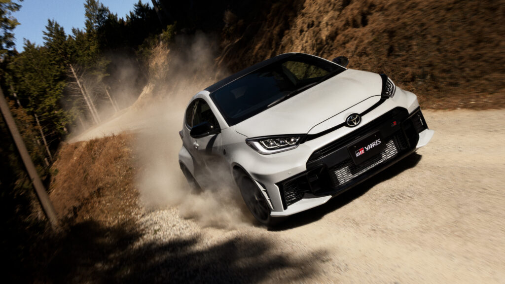 26式GRヤリス発表＆受注開始！     モータースポーツのフィードバックで コーナリング性能と操作性を高めた