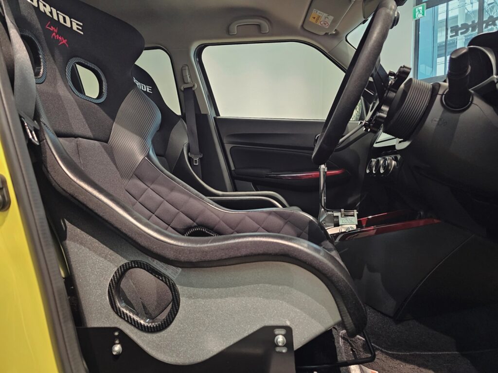 BRIDE「ZC33S／ZC32Sスイフトスポーツに　ロ―ポジションが得られるLFタイプのレール」