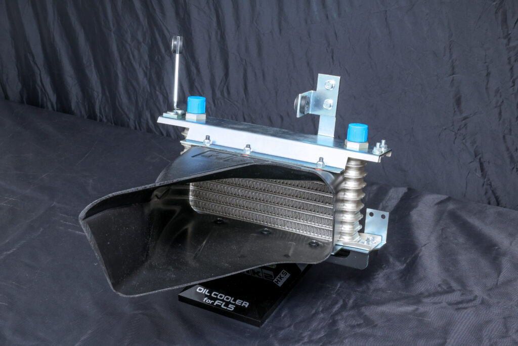 HKSがFL5 シビックタイプR用オイルクーラーを新設定！／高効率なインタークーラーも紹介