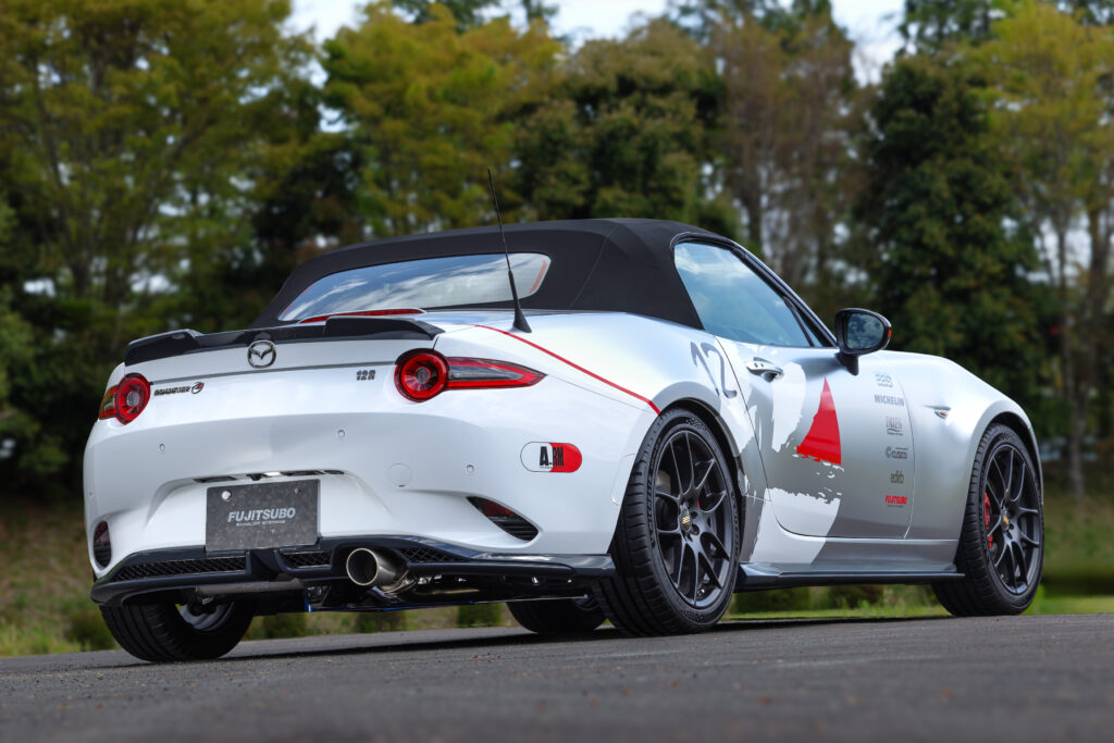 MAZDA SPIRIT RACING ROADSTERと同12R専用の FUJITSUBO A-RMチタニウムモデルは性能 音 軽さが◎