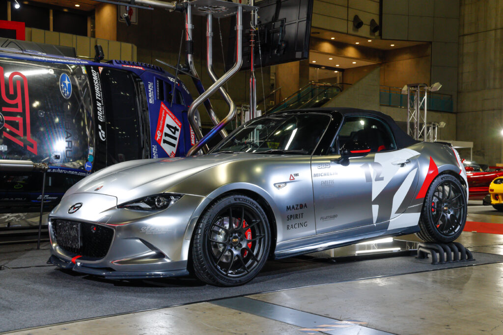 FUJITSUBO「ロードスター12Rにオプション設定される A-RMチタニウムモデルやFD3S用レガリスも展示」東京オートサロン