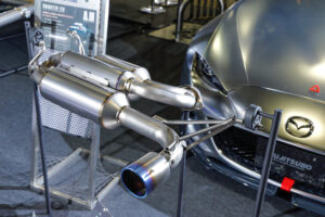 FUJITSUBO「ロードスター12Rにオプション設定される A-RMチタニウムモデルやFD3S用レガリスも展示」東京オートサロン - P59-02-12R A-RM