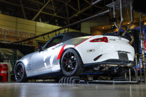 FUJITSUBO「ロードスター12Rにオプション設定される A-RMチタニウムモデルやFD3S用レガリスも展示」東京オートサロン - P59-03-12R A-RM