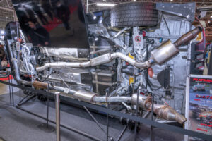 FUJITSUBO「ロードスター12Rにオプション設定される A-RMチタニウムモデルやFD3S用レガリスも展示」東京オートサロン - P59-04-STI Nur