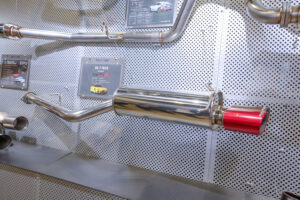 FUJITSUBO「ロードスター12Rにオプション設定される A-RMチタニウムモデルやFD3S用レガリスも展示」東京オートサロン - P60-01-FD3S-Legalis R