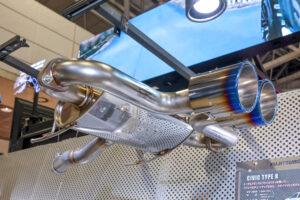 FUJITSUBO「ロードスター12Rにオプション設定される A-RMチタニウムモデルやFD3S用レガリスも展示」東京オートサロン - P60-02-FL5 A-S