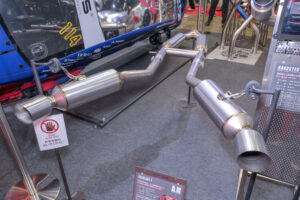 FUJITSUBO「ロードスター12Rにオプション設定される A-RMチタニウムモデルやFD3S用レガリスも展示」東京オートサロン - P60-03-RZ-34 A-RM