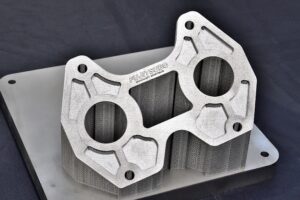 FUJITSUBO「ロードスター12Rにオプション設定される A-RMチタニウムモデルやFD3S用レガリスも展示」東京オートサロン - P60-06