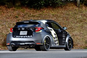 FUJITSUBO「ロードスター12Rにオプション設定される A-RMチタニウムモデルやFD3S用レガリスも展示」東京オートサロン - P61-09-