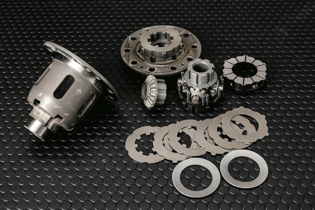 CUSCO 「L.S.Dの持ち味とセッティング幅を探る」type-RSとtype-MZそれぞれの特徴と調整機構のフル活用で理想の効きを得る